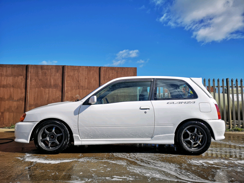 Toyota glanza v