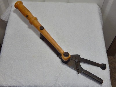 Vintage LM Dickson clay pigeon skeet target shooting hand thrower wood handle