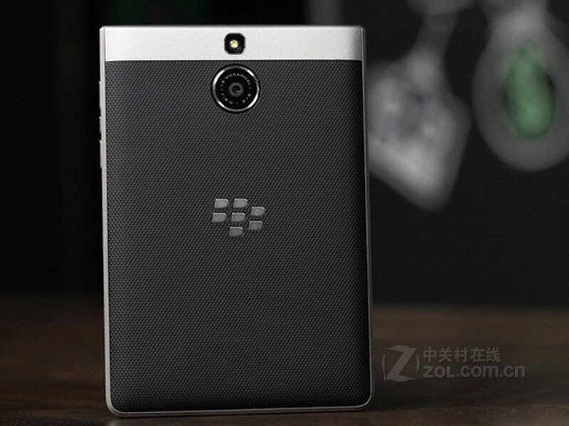 BlackBerry Passport スマホ BlackBerry Passport Q30 (SQW100-1) 32GB White Black 4G