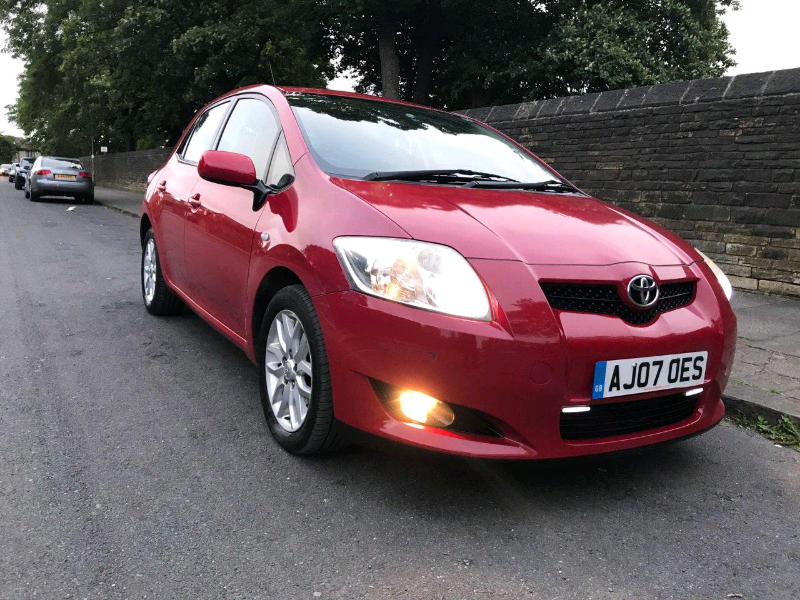 TOYOTA AURIS 2.0 D4D 5 DOORS. TOP SPEC in Stanningley, West Yorkshire