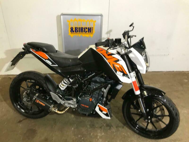 KTM Duke 125, 2015, white, 5,000 miles, performance ...