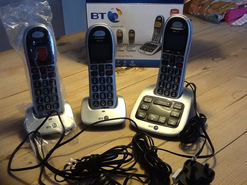 BT 4500 Cordless phone trio set with answer machine. in Hythe
