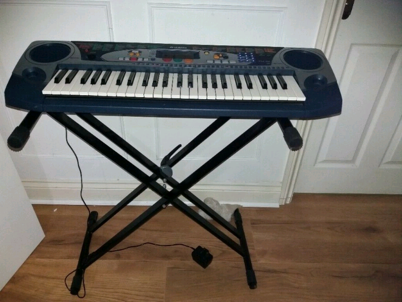 Yamaha electric keyboard PSR160 with cable & stand in Carrickfergus
