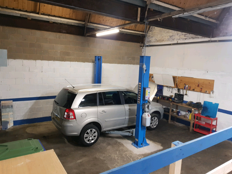 1000sq ft in Bolton, Manchester Gumtree