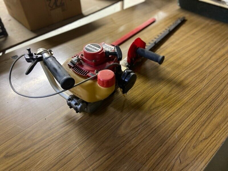 Shindaiwa 29.1 Inch Hedge Trimmer HT20-21.2 CC Engine w/Owner Manual &Spec Sheet