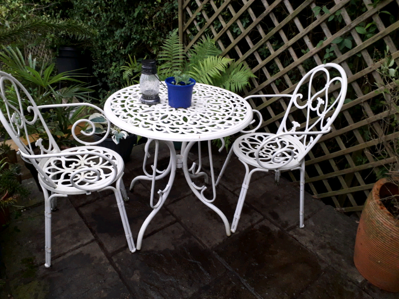 Beautiful white metal garden furniture set with attractive detailing