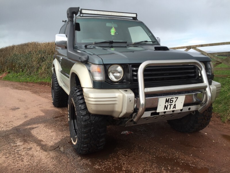 1995 MITSUBISHI PAJERO 2.8 MANUAL GREEN/SILVER MUD TYRES LIFT KIT in