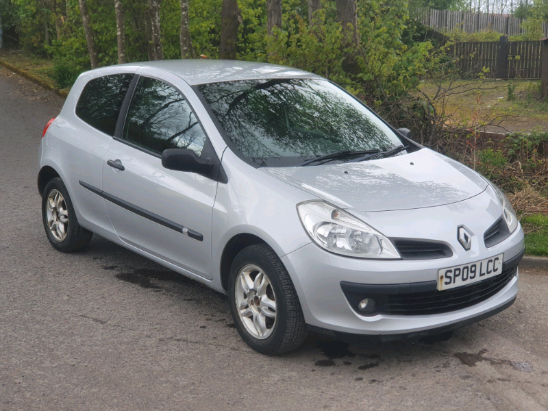 Renault Clio 1.5 diesel runs and drives spares or repairs in