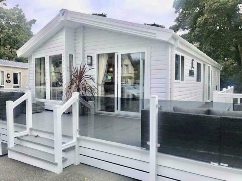 LUXURY LODGE FOR SALE LYONS WINKUPS / NORTH WALES / TOWYN in