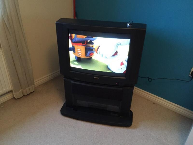 TOSHIBA DOLBY SURROUND SOUND TV 24" with Stand, Woofer & 2 surround
