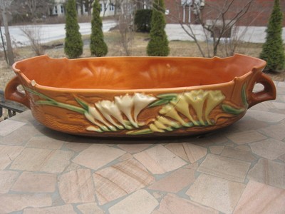 ROSEVILLE USA FREESIA  pottery planter vase 16