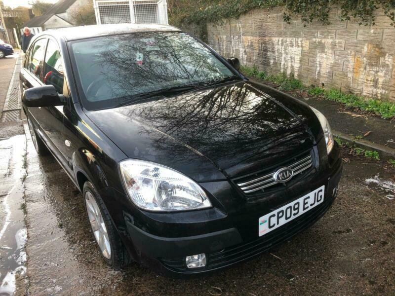 Kia rio черная