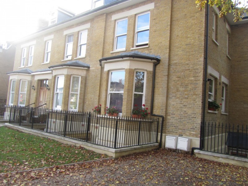 2 bedroom flat in Darnley Road, Gravesend, DA11 in Gravesend, Kent