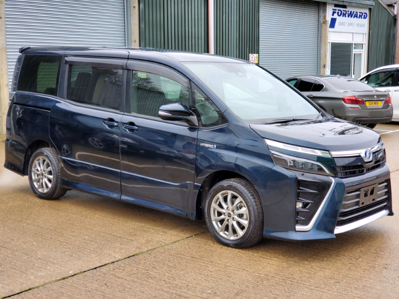 Toyota voxy hybrid 2018