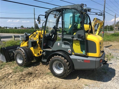 WACKER NEUSON 2017 BACKHOE GREAT MACHINE 40 HOURS ONLY