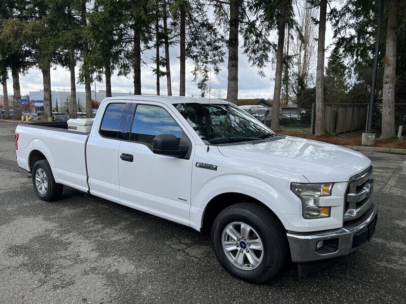 2017 Ford F-150 XLT SuperCab Truck RWD 8 ft Bed! Excellent condition!