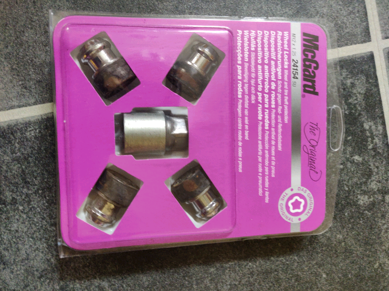 Nissan qashqai mk 1 locking wheel nuts in Sheffield, South Yorkshire