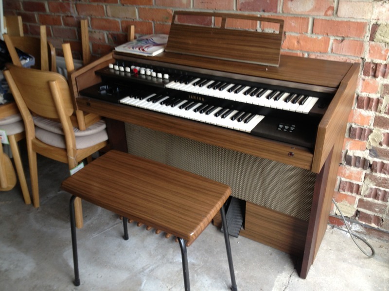 Vintage 1970's Yamaha Electone B4b organ with stool in Chester Le