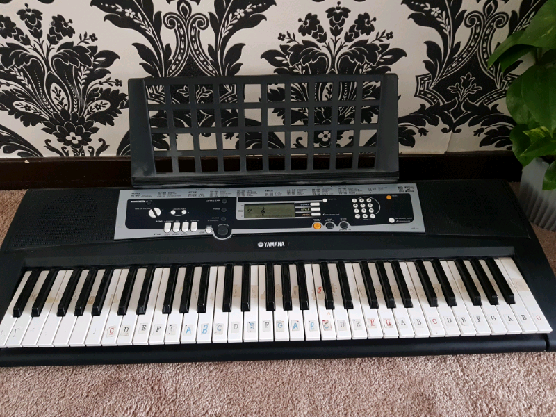 YAMAHA KEYBOARD PIANO WITH FOOT PEDAL!!! in Keighley, West Yorkshire