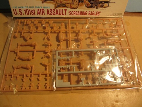 DML U.S. 101st AIR ASSAULT 'Screaming Eagles' 4 man model KiT #3011 1:35 scale