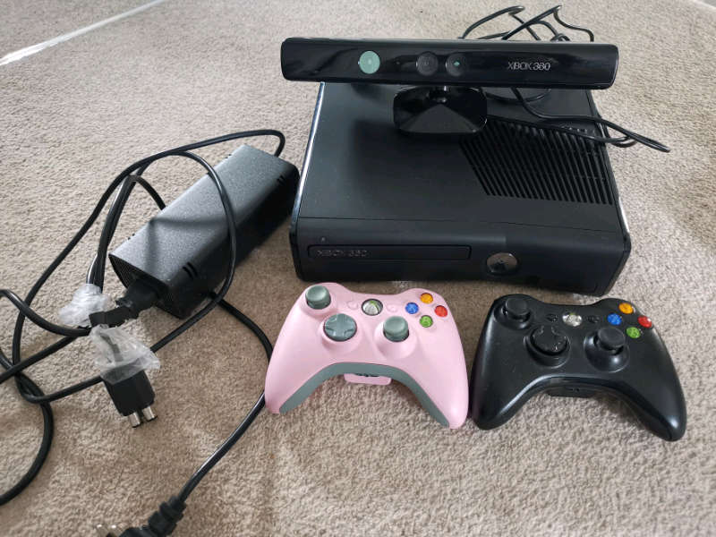 Xbox 360 bundle console with controllers kinect and games in Dawlish