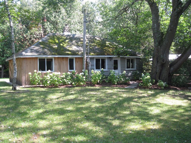 Lovely Log Cottage For Rent Point Clark Lake Huron Ontario