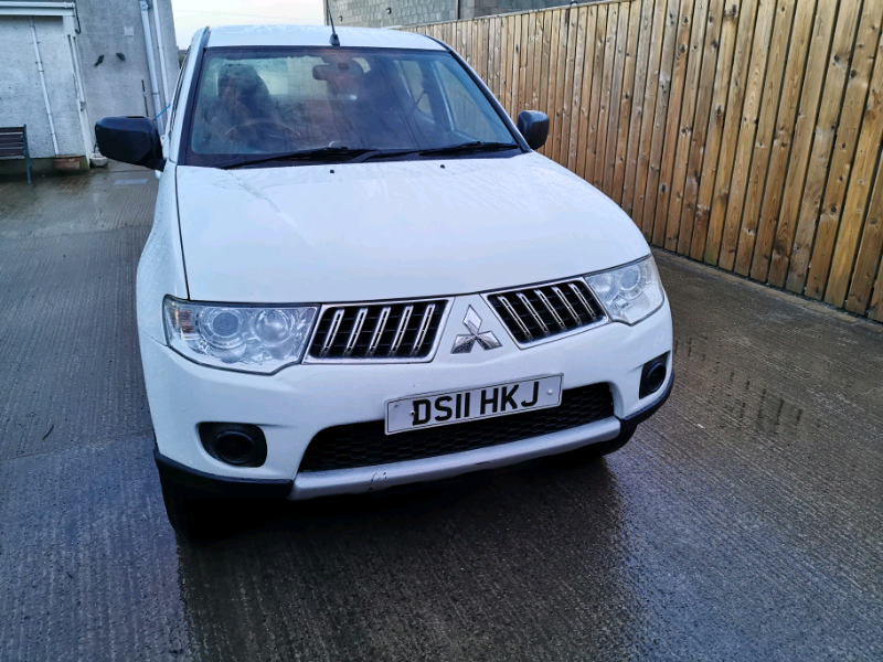 Mitsubishi l200 2011