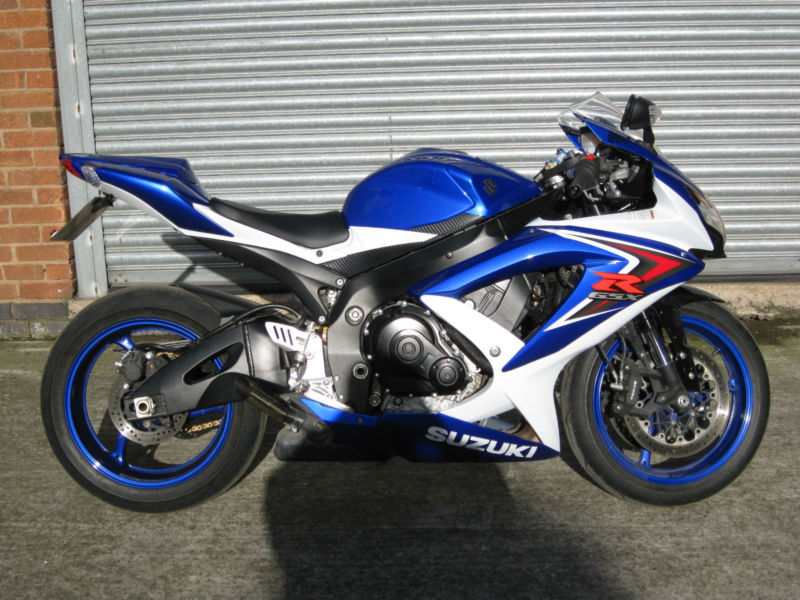 Suzuki GSXR 750 K8 Blue and White, Stunning bike 09 reg in Leicester