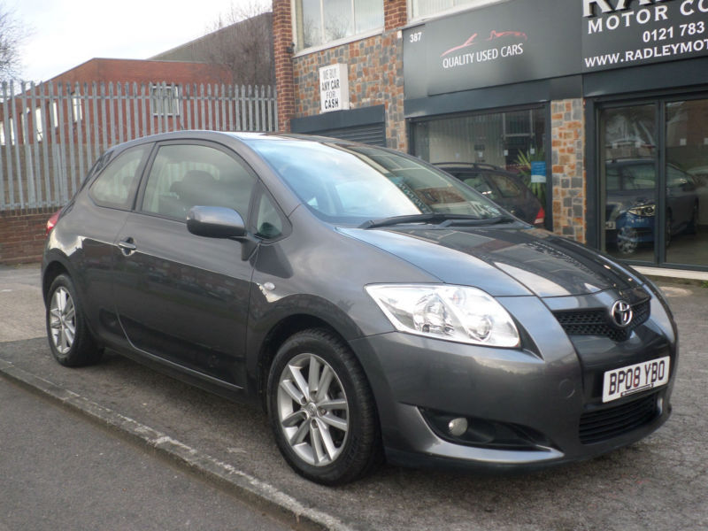 Toyota auris 2008 год
