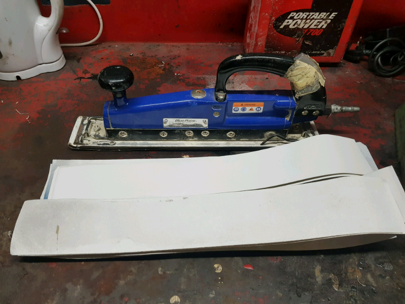 Blue point snap on air straight line sander with sanding pads in