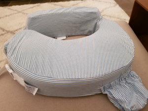 feeding pillow brest friend