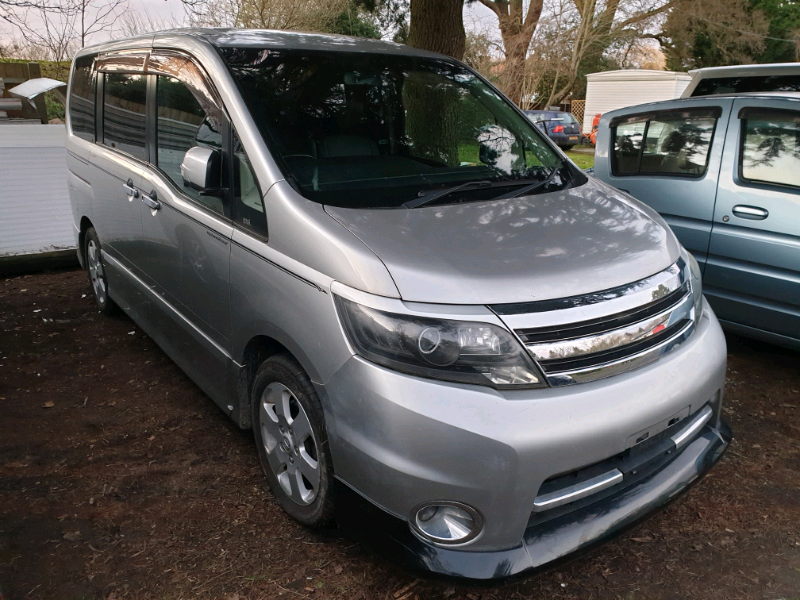 Nissan serena highway star