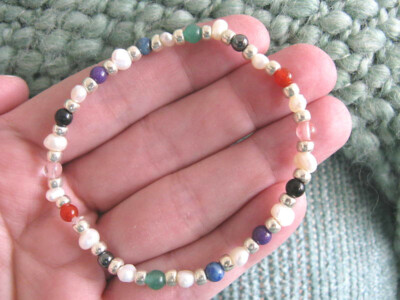NEW  CHAKRA CRYSTAL HEALING NATURAL GEMSTONE & PEARL BRACELET--Gift Item