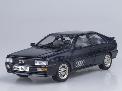 Maquette 1/18 Audi Quattro Coupe Bleu 1981