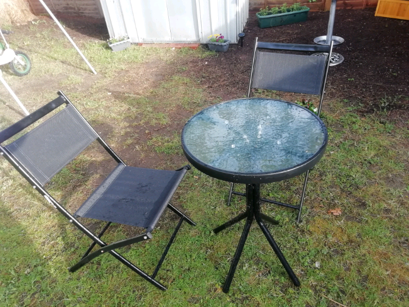Gumtree Garden Table And Chairs / Shabby Chic Round Extending Pine