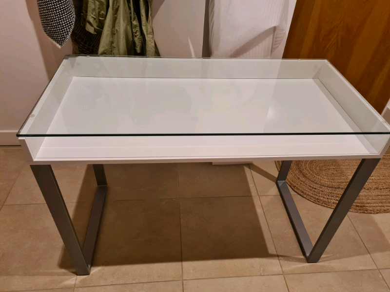 ***Beautiful glass desk for sale*** in Southfields, London Gumtree