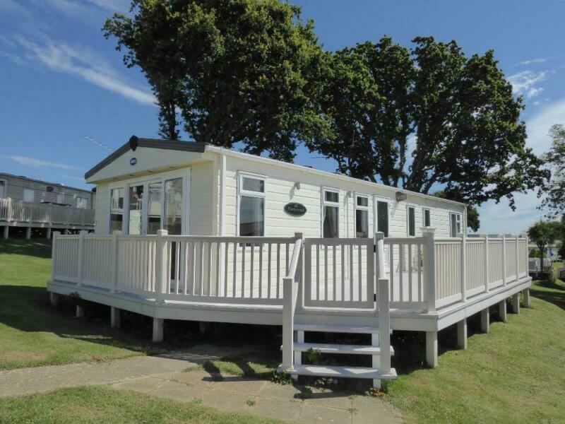 Large 3 bedroom static caravan with decking and sea views isle of wight ryde in Ryde, Isle of