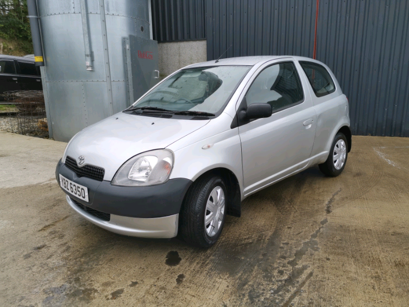 Тойота yaris 2000