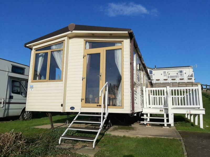 Great 3 bedroom holiday home static caravan for sale isle of wight beach access in Ryde, Isle