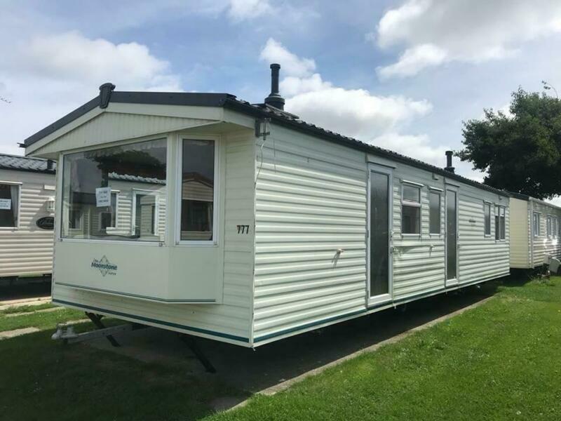 CHEAP STATIC CARAVAN FOR SALE LYON ROBIN HOOD / NORTH WALES / RHYL / PRESTATYN in Rhyl