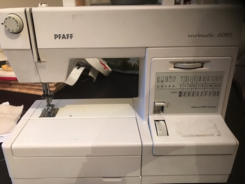 PFAFF VARIMATIC 6085 Domestic Sewing Machine Foot Pedal & Carry Case