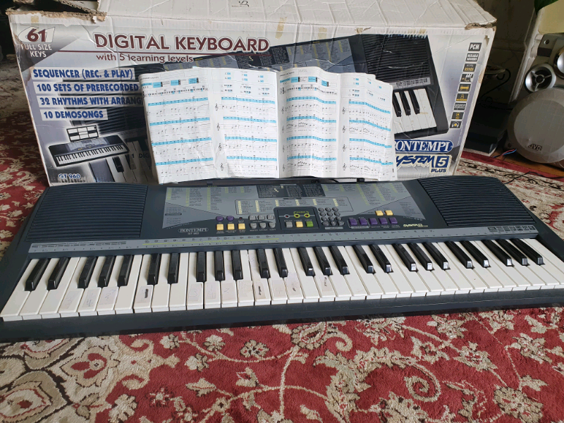 Electric keyboard in Halifax, West Yorkshire Gumtree