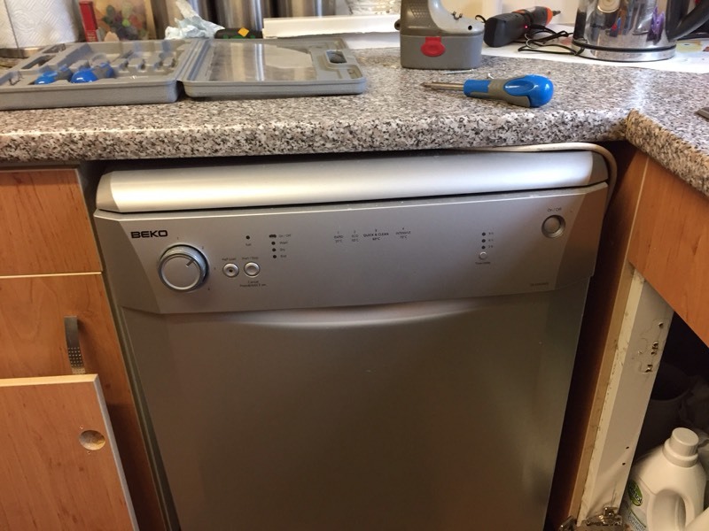 Silver Beko Dishwasher model DL1234APS (hardly used) Full Size in