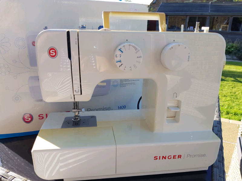 Singer Sewing machine Promise 1409. Good condition in Kenley