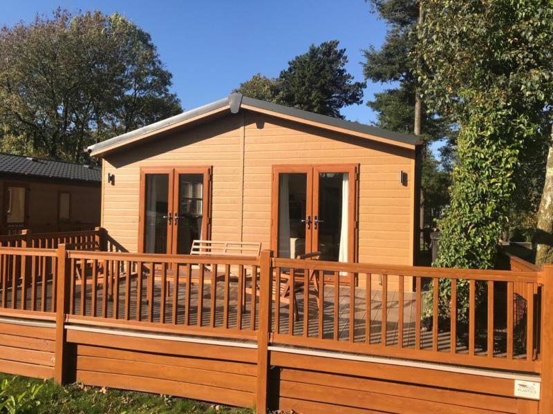 LAKESIDE LODGE FOR SALE Mountain Views North Wales 5Star 12