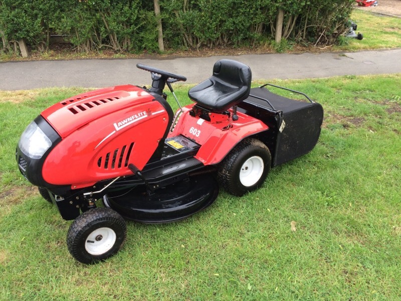 Mtd Lawnflite 603 ride on mower with grass bag in Southminster, Essex