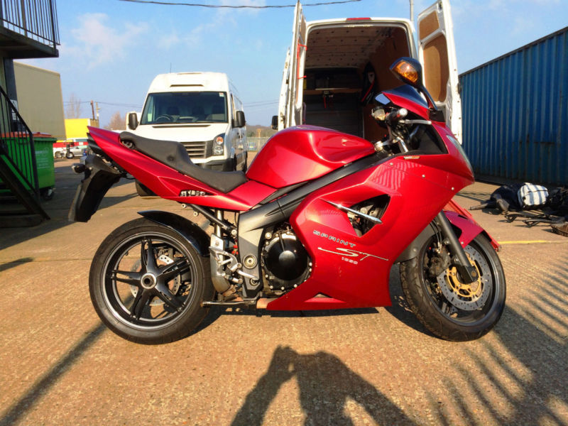 2006 triumph sprint st 1050