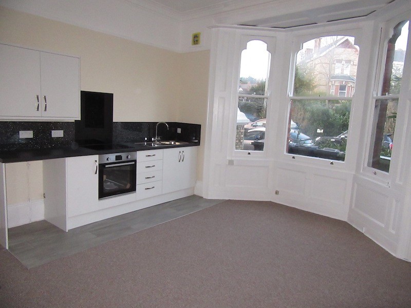 Ground floor newly refurbished bedsit Powderham Crescent in Exeter