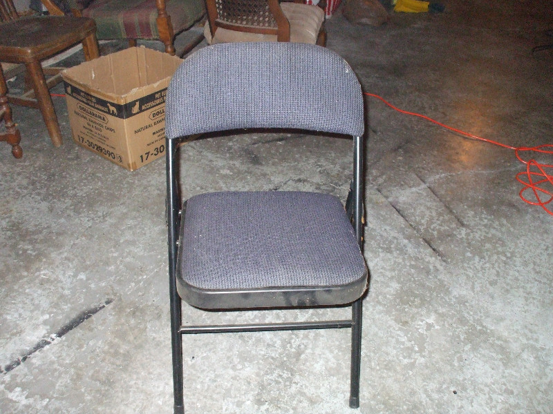 For Sale Nice Poker Table And 4 Fold Up Chairs