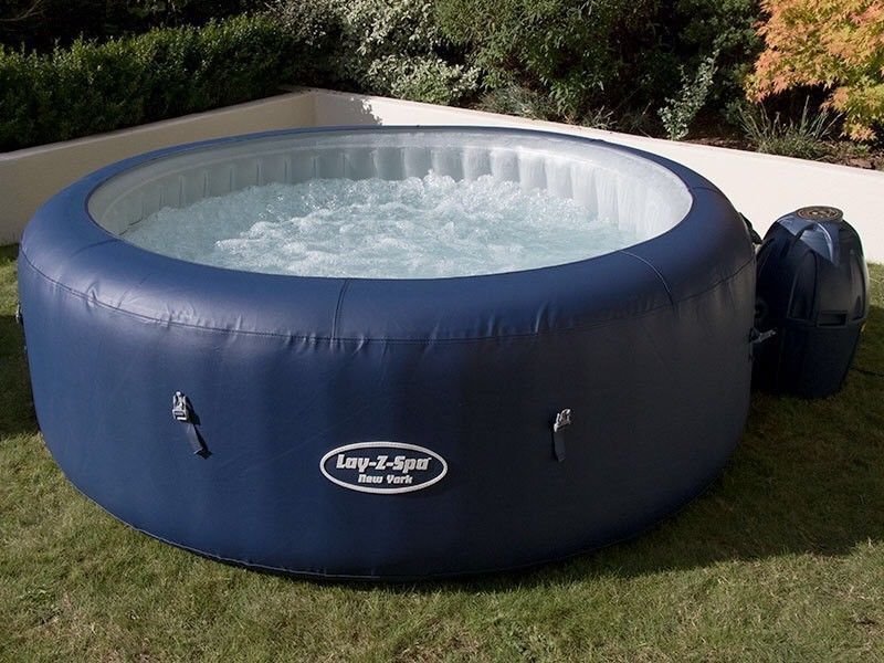 New LayZ Spa New York AirJet Inflatable 46 Person Hot Tub Jacuzzi